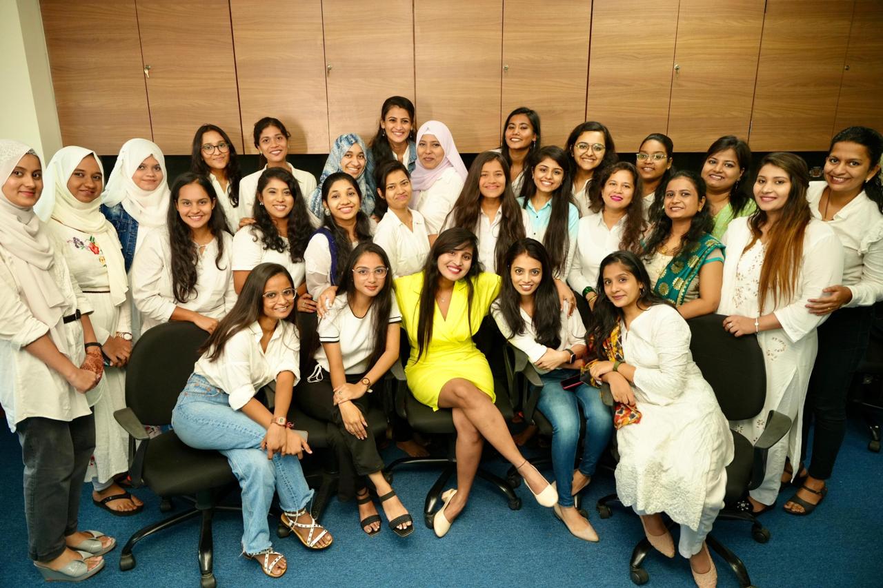The CurviCare team of nutritionists with Dr. Snehal